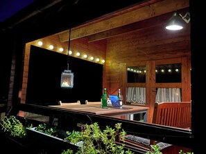 Outdoor dining - Cozy vacation home right by the forest, perfect for hiking and relaxing (Daaden)