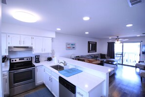 Fridge, microwave, oven, stovetop - Bayview Freedom Summa (Orange Beach)