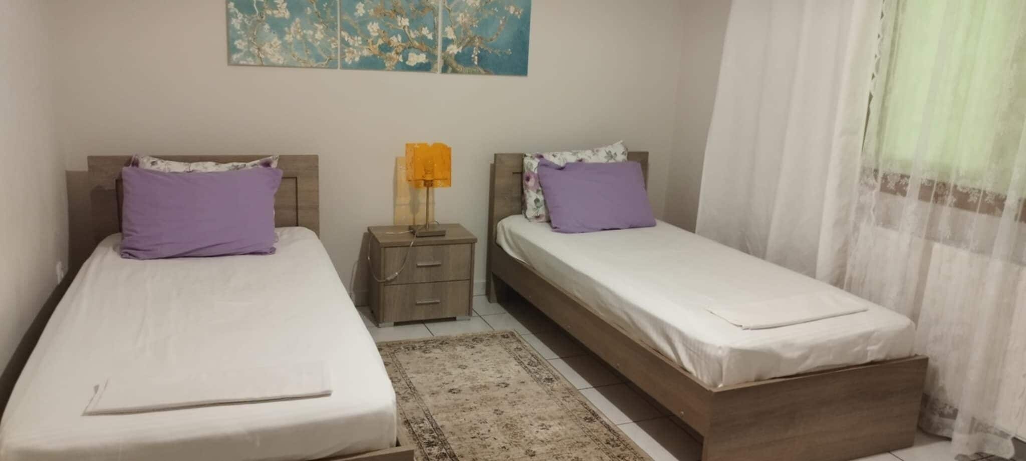 2 bedrooms, internet, bed sheets