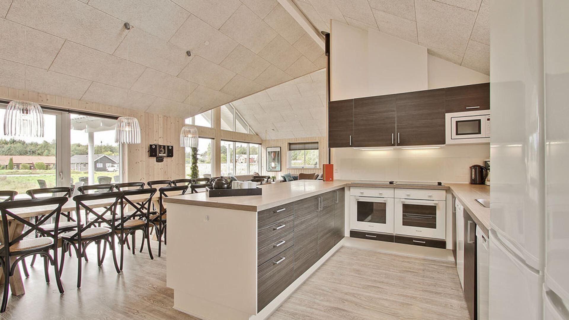 Fridge, oven, stovetop, coffee/tea maker