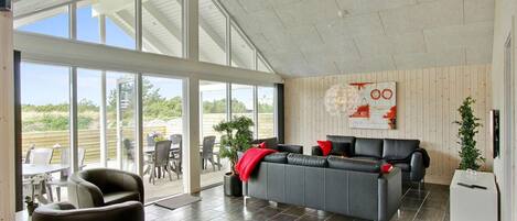 Kamin, TischfuĂball, Tischtennisplatte