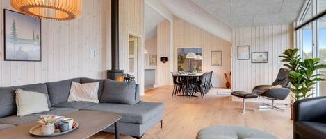 Peis, fotballspill og bordtennis