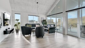 Takka, pöytäjalkapallopöytä, pöytätennispöytä