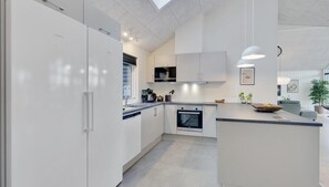 Fridge, oven, stovetop, coffee/tea maker