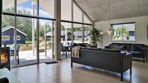 Lareira, pebolim, mesa de pingue-pongue