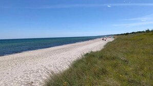 A beach with a sandy shore and grassy dunes. - VillaVilla 503 - Marielyst, Lolland/Falster/møn (Væggerløse)