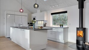 Fridge, oven, stovetop, coffee/tea maker