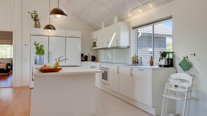 Fridge, oven, stovetop, coffee/tea maker