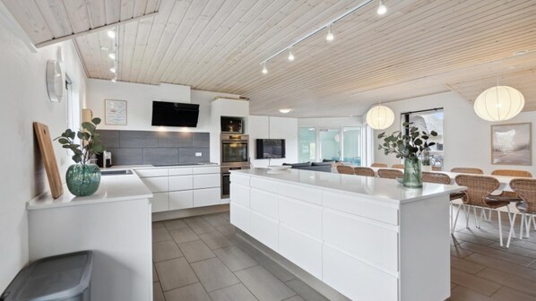 Fridge, dishwasher, coffee/tea maker, electric kettle