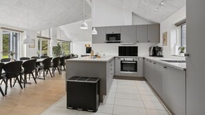 Fridge, oven, stovetop, coffee/tea maker