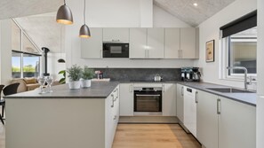 Fridge, oven, stovetop, coffee/tea maker