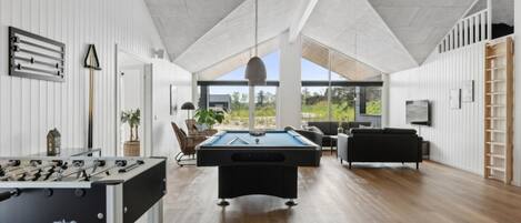 غرفة الألعاب