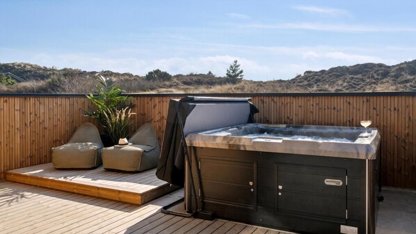 Bañera de hidromasaje al aire libre