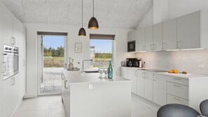 Fridge, oven, stovetop, coffee/tea maker