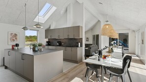 Fridge, oven, stovetop, coffee/tea maker