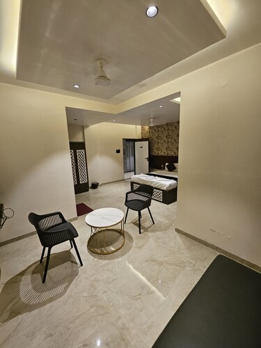 Hotel lotus exicutive 