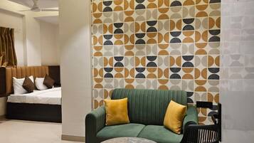 Deluxe Double Room | Iron/ironing board, free WiFi