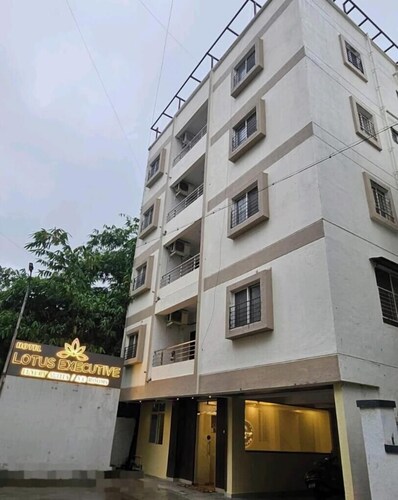 Hotel lotus exicutive 
