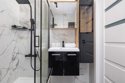 Spacious Apartment | Balcony