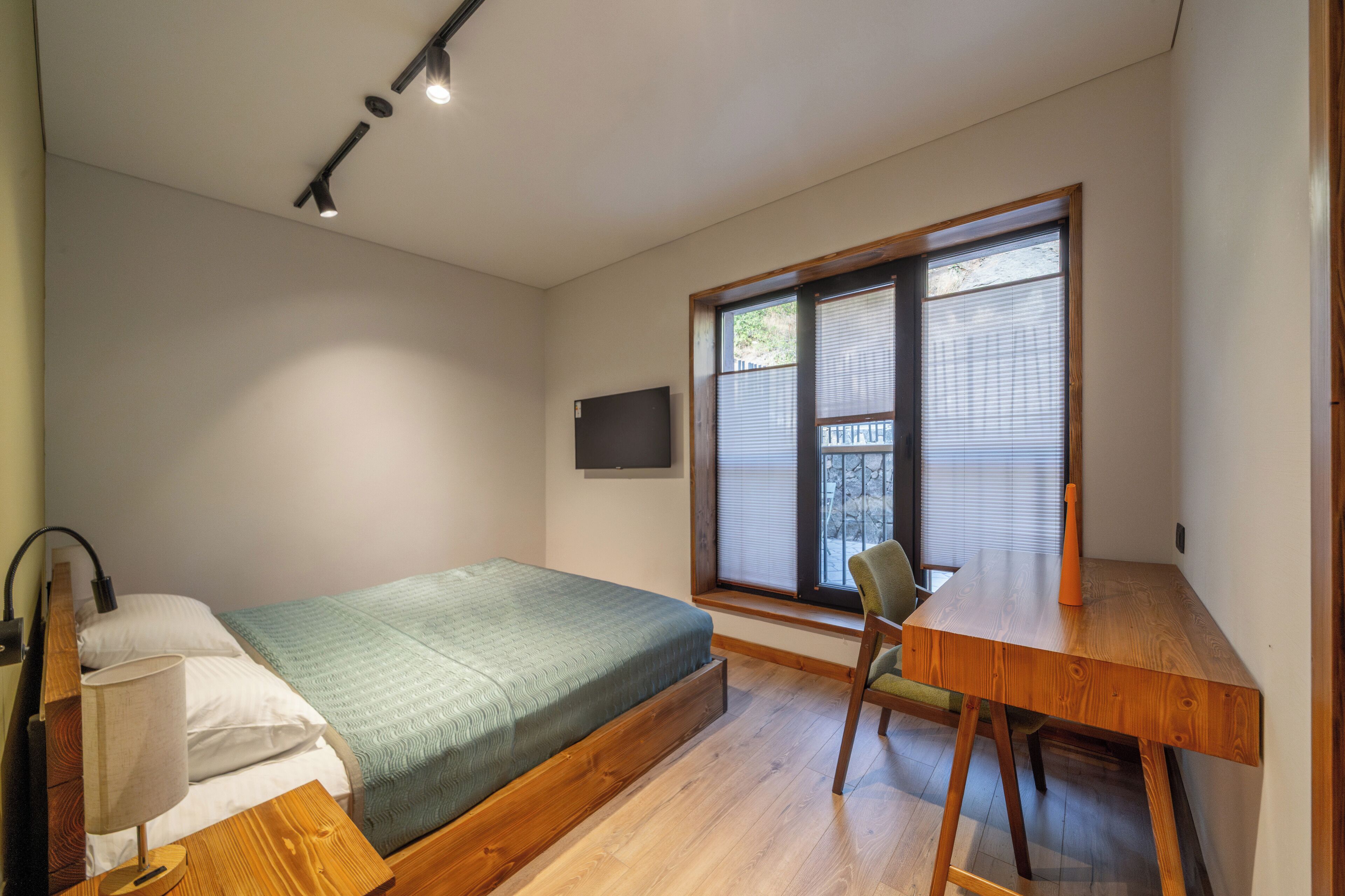 Desk, laptop workspace, free WiFi