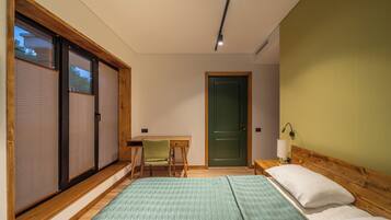 مكتب ومساحة عمل للكمبيوتر المحمول وواي فاي مجانًا