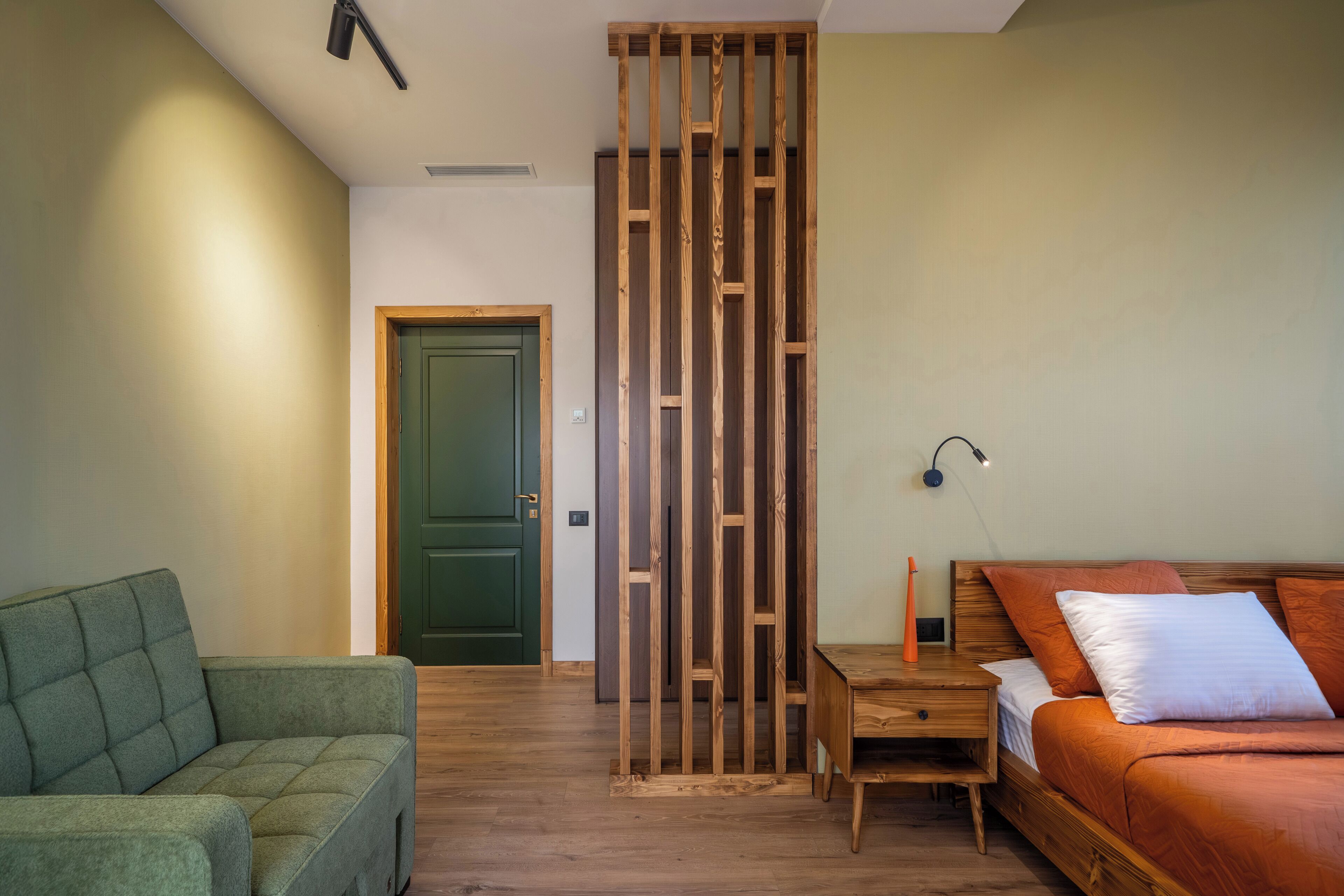 Desk, laptop workspace, free WiFi