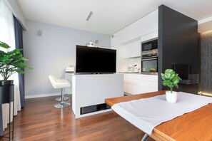 Unclassified image, 5 of 21, button