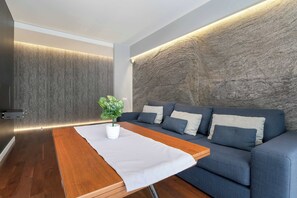 Unclassified image, 4 of 21, button