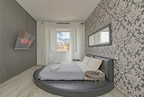 Hypo-allergenic bedding, free WiFi