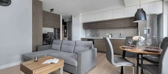 Spacious Apartment | 2 Parking Spaces | Air Conditioning