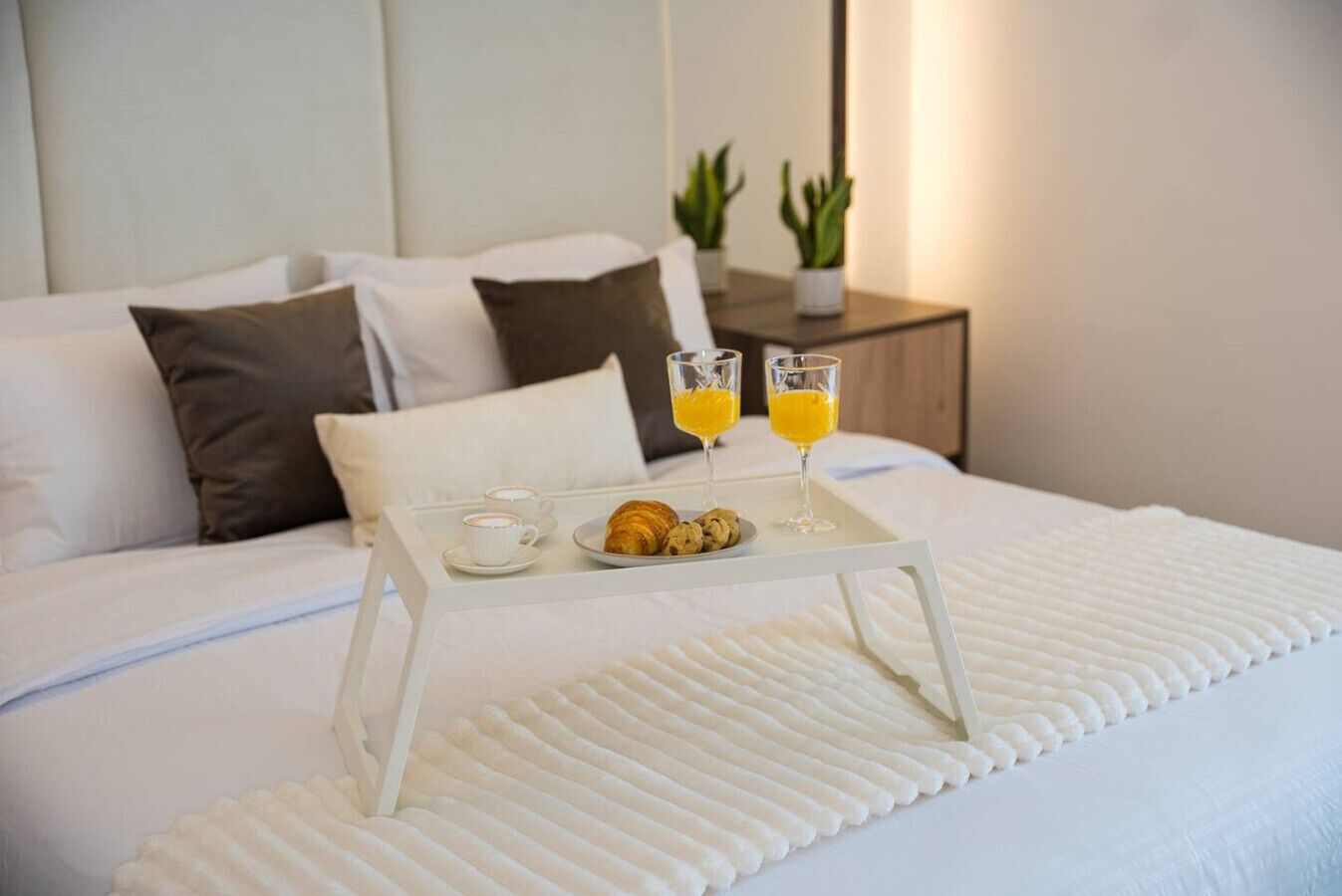 1 bedroom, desk, iron/ironing board, WiFi