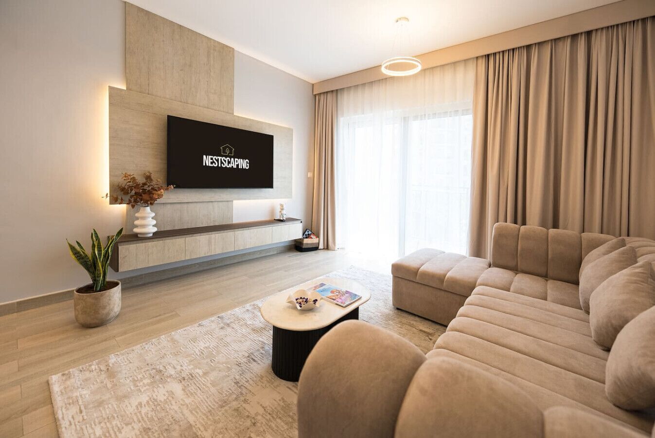 TV, videogiochi, tavolo da ping pong