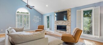 IOP Retreat, walk to the beach, 3 Bedrooms, 3 Bathrooms
