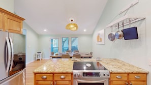 ثلاجة، ميكروويف، فرن، موقد طهي مسطح