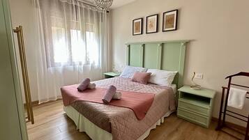 3 slaapkamers, een bureau, reisbedje, gratis wifi