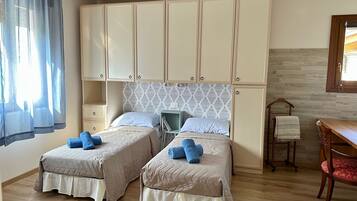 3 Schlafzimmer, Schreibtisch, Reisekinderbett, kostenloses WLAN