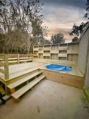 Outdoor spa tub - Historic Recording Studio (St. Augustine)