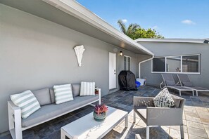 Terrace/patio - World Cup Group Stay · Sleeps 12 · POOL (Fort Lauderdale)