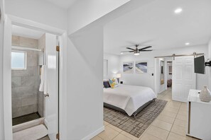 4 bedrooms, desk, iron/ironing board, WiFi