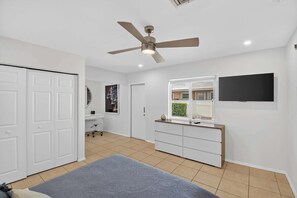 2 bedrooms, desk, iron/ironing board, WiFi