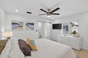 2 bedrooms, desk, iron/ironing board, WiFi