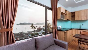 Cortinas blackout, tabla de planchar con plancha y wifi gratis