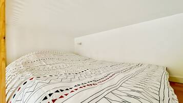 Una scrivania, Wi-Fi, lenzuola