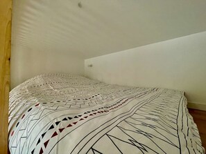 1 室のベッドルーム、デスク、WiFi、ベッドシーツ
