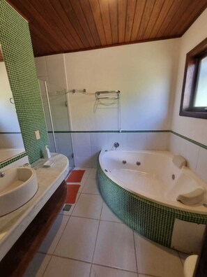 Shower, towels, toilet paper - Karina's House (Arraial d'Ajuda)