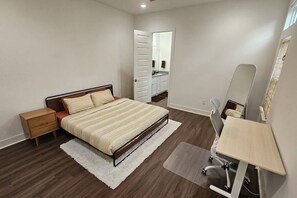 3 bedrooms, desk, iron/ironing board, free WiFi
