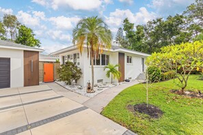 Exterior - Bliss to Bay Home by RVA (Sarasota)