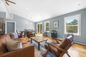 Unclassified image, 4 of 68, button