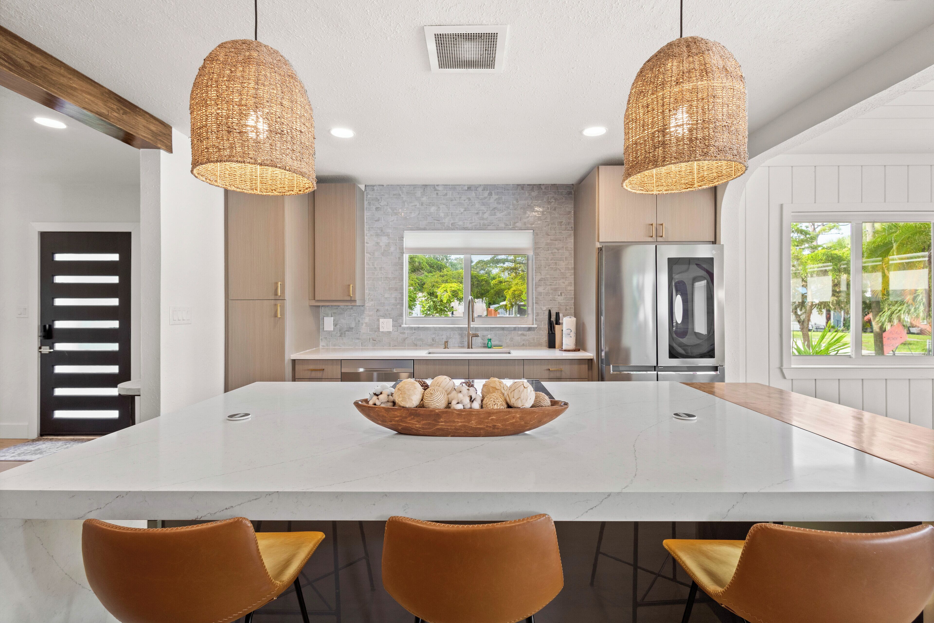 冷蔵庫、電子レンジ、オーブン、コンロ