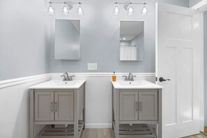 Shower, hair dryer, towels, shampoo